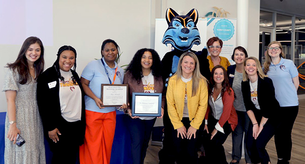 a group of transfer students from Central Piedmont Community College with Winthrop
                  staff members